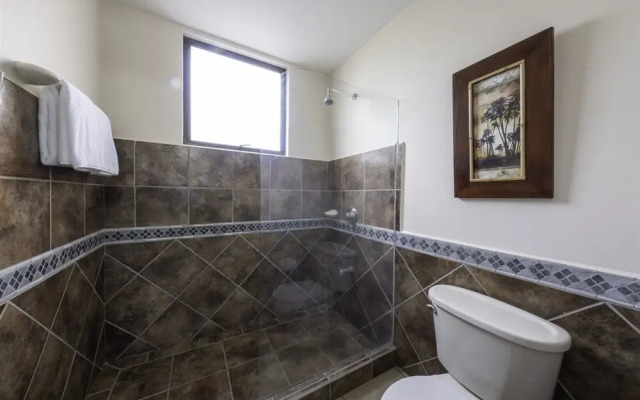 3br/2.5ba Designer Condo in Beachfront Community