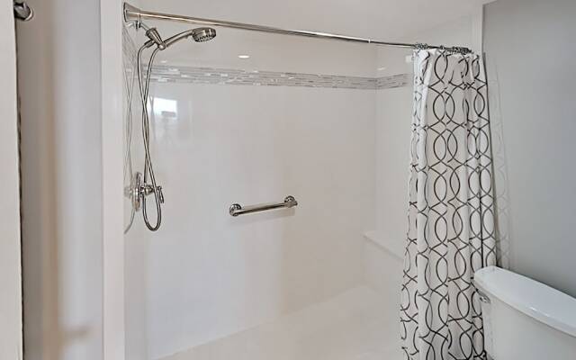All-suite Sea Mark Getaway - Pool & Inlet Views 3 Bedroom Condo