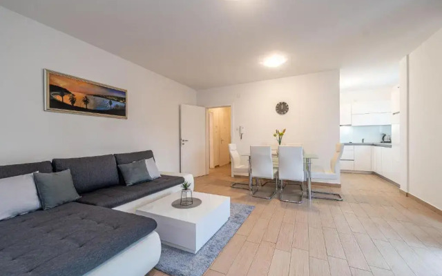 Star 2 modern & centrally ap for 6