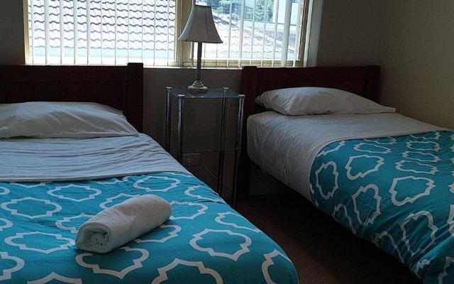 Toowoon Beach View 3br Villa 4 just steps to beach with views – Guest Rooms – Toowoon Bay
