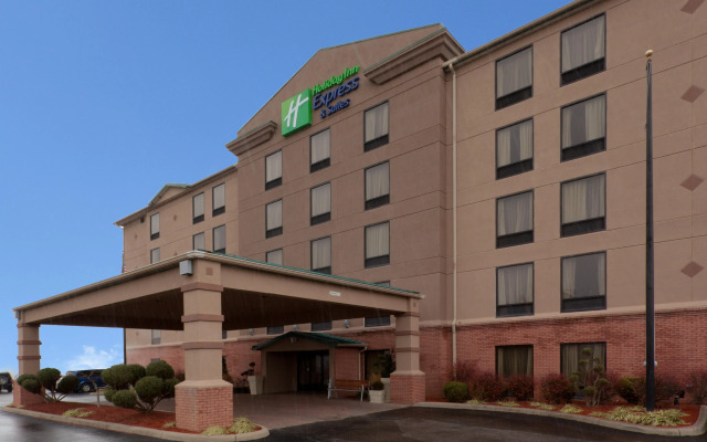 Holiday Inn Express Suites Charleston, an IHG Hotel