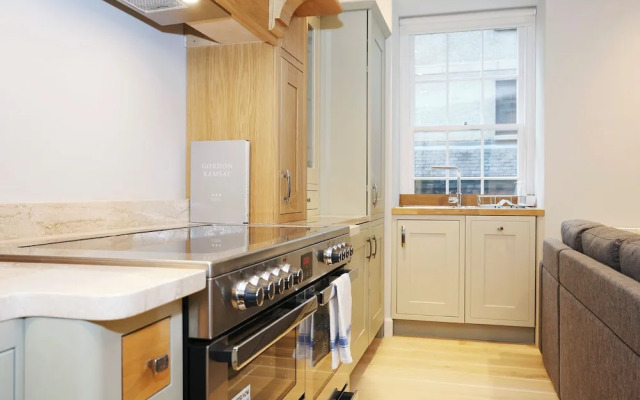JOIVY Newly Refurbished Apartment on the Historic Royal Mile