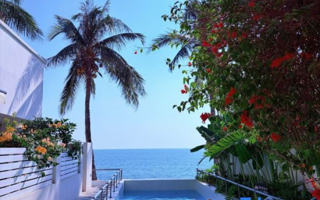 Floral Sea Courtyard Hotel/Accomodation
