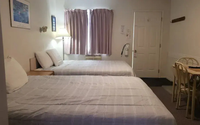 Oakwood Motel