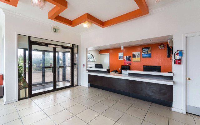 Motel 6 San Antonio, TX - Fiesta Trails