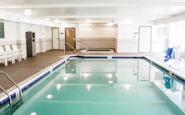 Country Inn & Suites by Radisson, Chester, VA