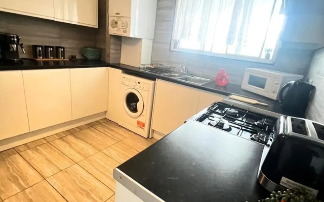 Central London Modern Apartment With 3 Bedrooms