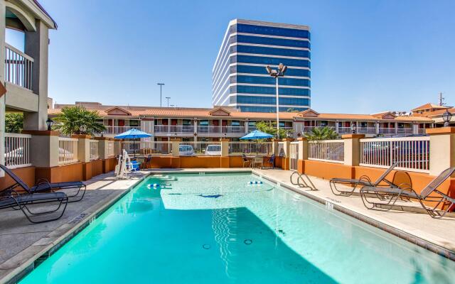 Quality Inn & Suites Dallas - Cityplace