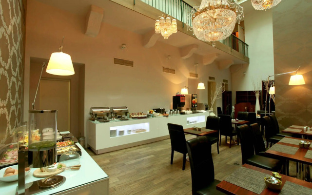 Friday Hotel