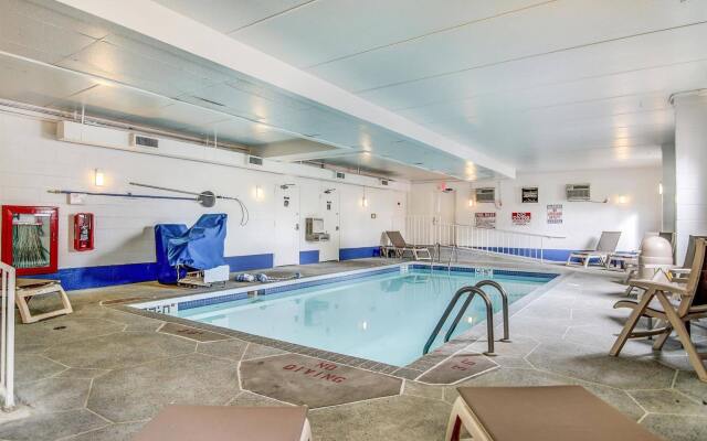 Motel 6 Madison North