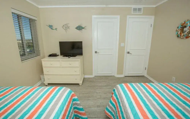 Destin Towers 61 2 Bedroom Condo by RedAwning