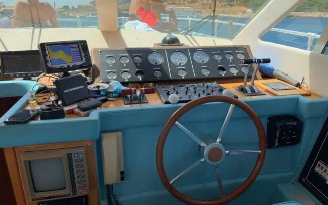 B&B Boat Miguel IV