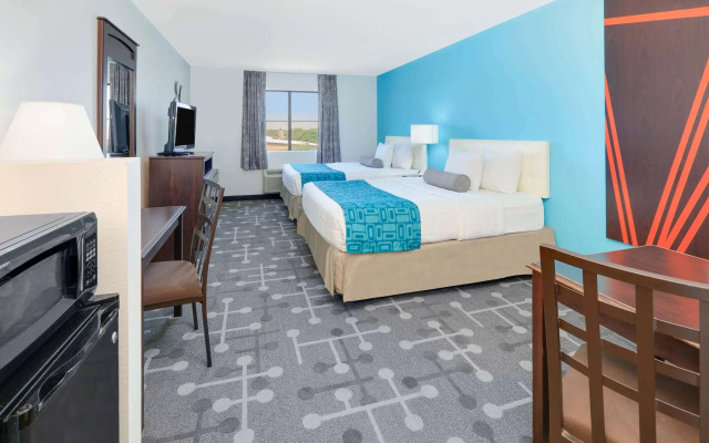 Howard Johnson by Wyndham Lubbock TX