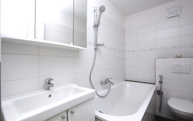 PRIVATE HOUSE MATTHÄIKIRCHSTRAßE