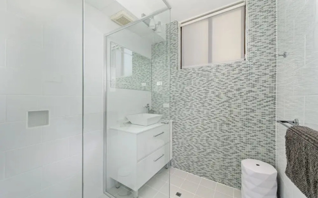 Flynns Beach Apartments 4, 41 Pacific Drive