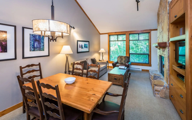 First Tracks Lodge, by Lodging Ovations