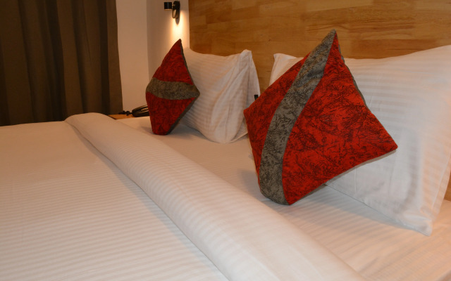 Fabhotel The Glory