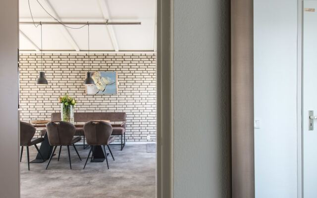 Striking Holiday Home in Kamperland With Sun Loungers