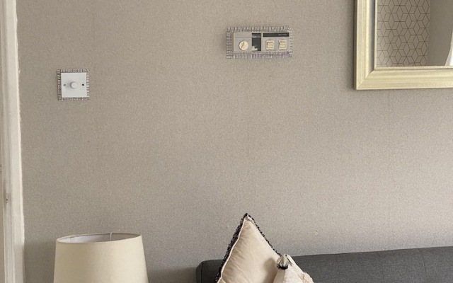 Bv Luxury Spacious 3 Bedroom House At Isaac Close