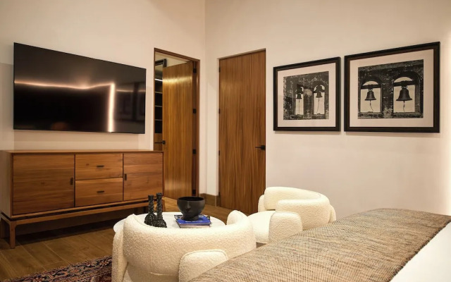 Singular Signature Residences