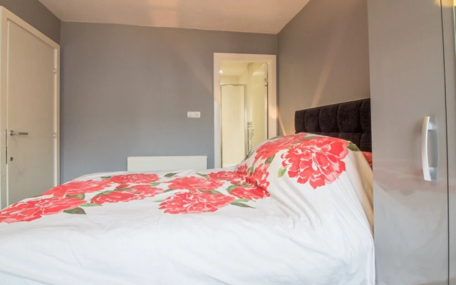 Stunning 3 BR Penthouse Apartment, River View