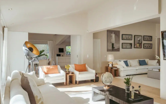 Light Villa by Cadenzalux