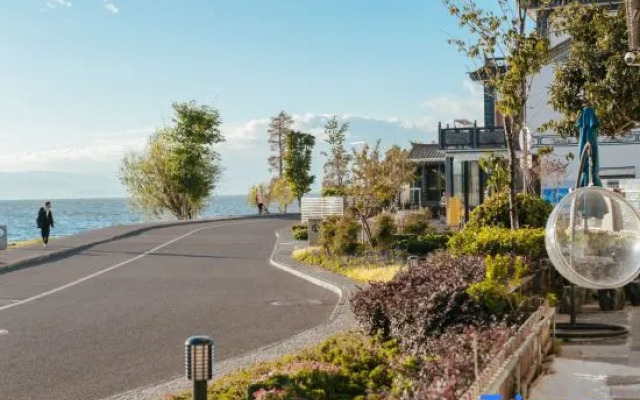 One step away Sea View Inn