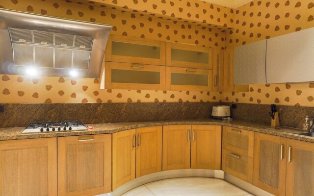 Luxurious And Strategic 4Br Da Vinci Apartment