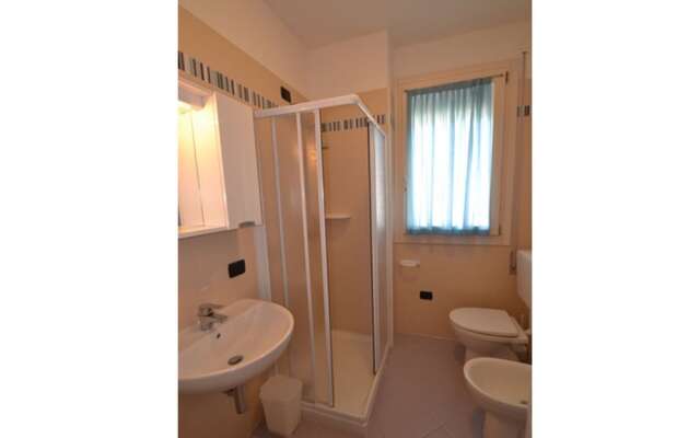 Spacious Apartment in Rosolina Mare Near Sea