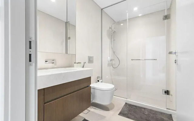 StoneTree - Luxurious 1 BR with Private Beach Access