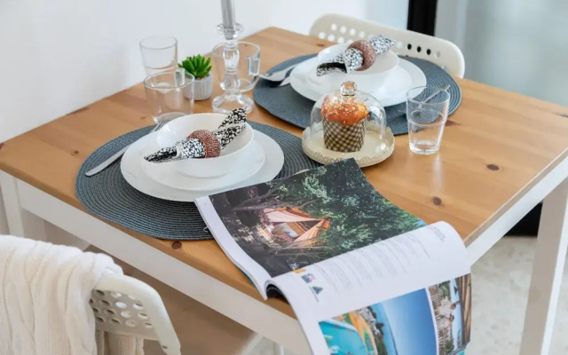 Bright and Cozy Duplex Near City Center