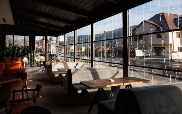 Suru Hotel & Restaurant