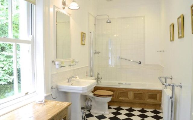 Delphi Lodge