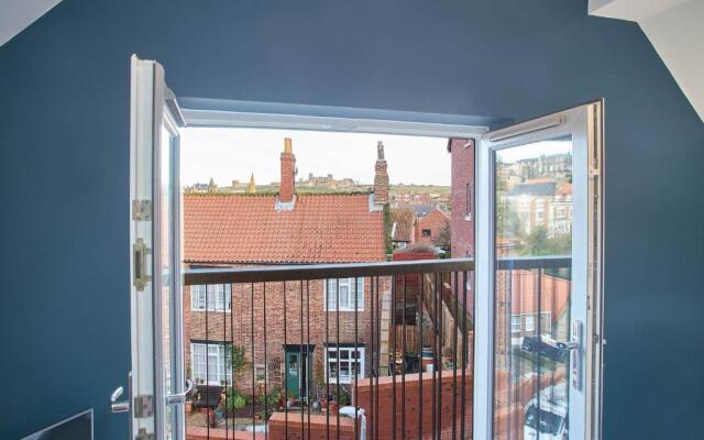 Host Stay Guillemot House