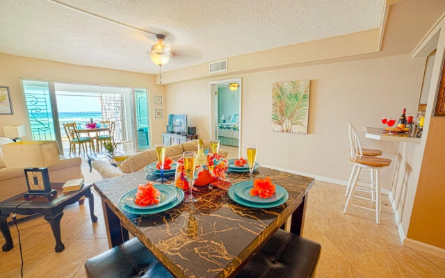 Gorgeous Ocean Views! Welcome to Bella Breeze! BeachFront 2BR 2BA