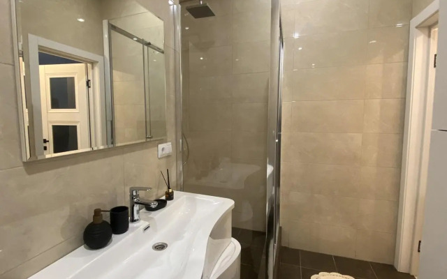 Апартаменты на проспекте Курортный 105