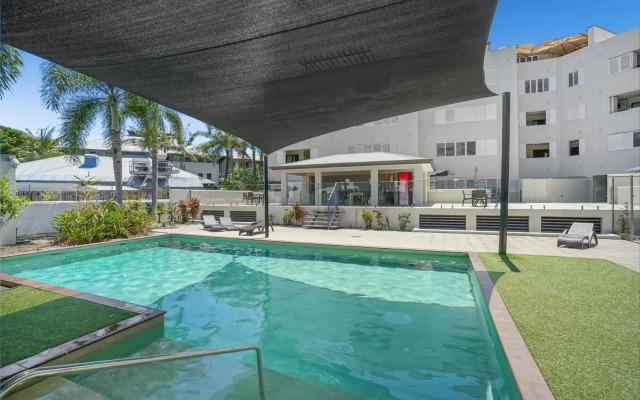 Belle Escapes - 404 The Edge Penthouse with Water Views