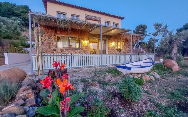 Charming 1-bed House in Stafylos