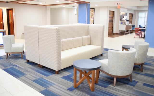 Holiday Inn Express Hotel & Suites West I 10 by IHG