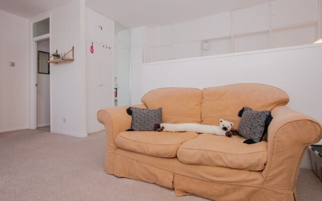 Studio Apartment in Putney With Balcony Sleeps 2