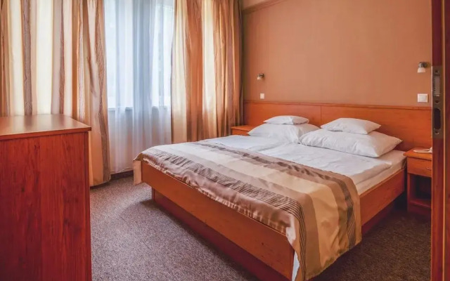 Granada Konferencia Wellness Sport Hotel