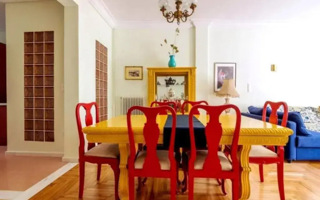 Iphigenia 2 bedroom retro downtown apartment