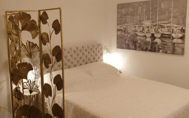 Golden Studio - private parking