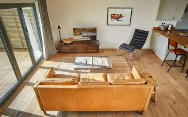 Host Stay Number Two Piglets