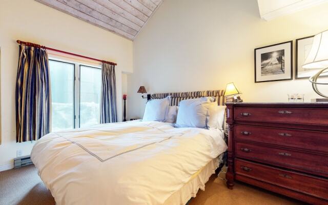 Snowcreek Iii #420 3 Bedroom Condo by RedAwning