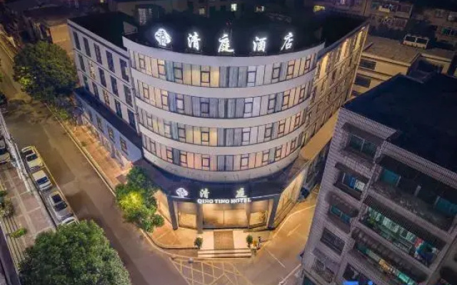 Qingting Hotel (Liupanshui People Square Railway Station)