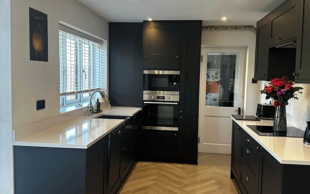 3 Bed-sleeps 5-garden-parking-pets