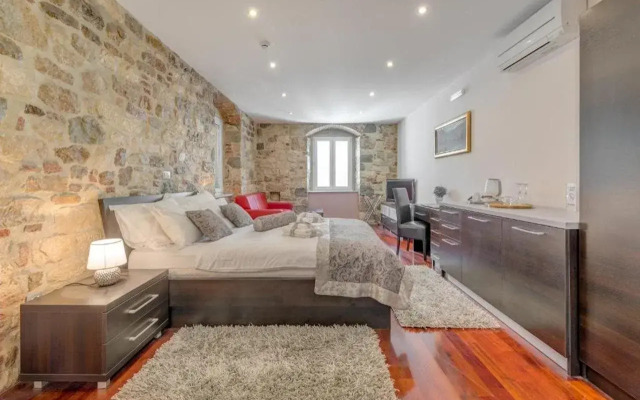 Palace Suites Heritage Hotel – Adults Only