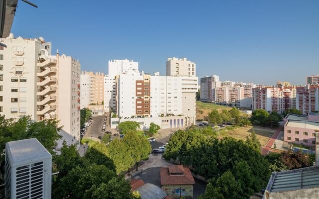 Modern 2 Bedroom Apartment With Views in Lisbon