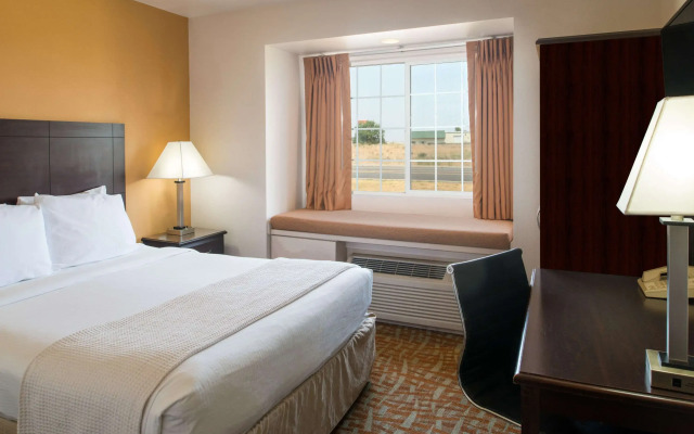 Days Inn & Suites by Wyndham Spokane Airport Airway Heights